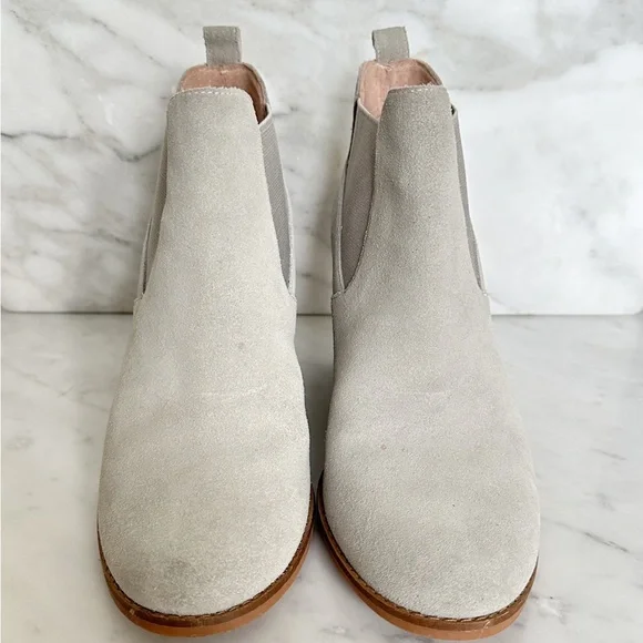 Lucky Gray Wedge Suede Boots Size 7 Like New - Picture 3 of 6